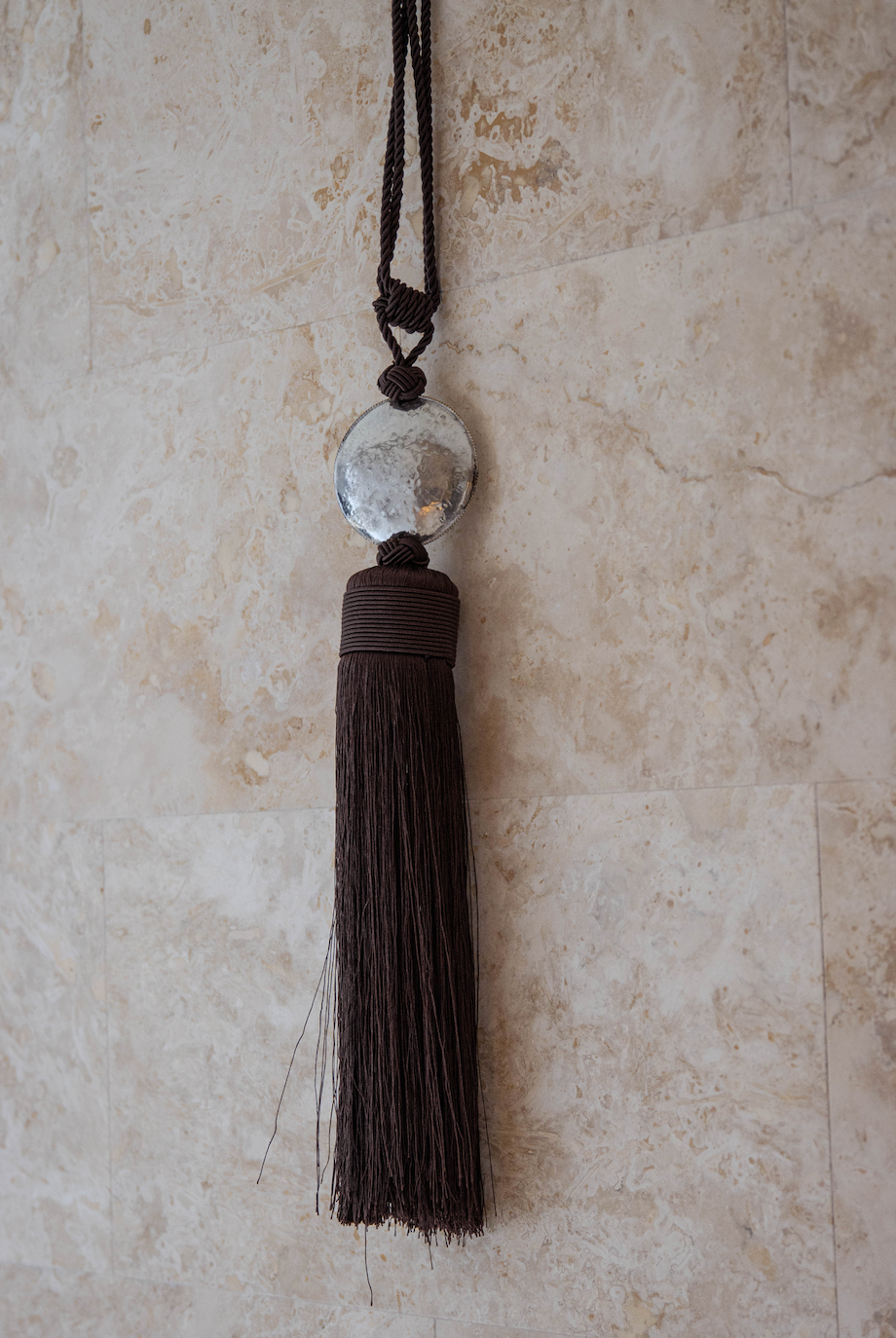 CURTAIN HANGER - BROWN