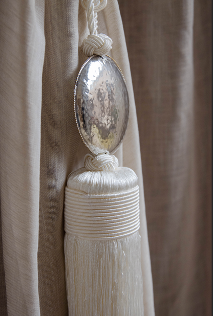 CURTAIN HANGER - WHITE
